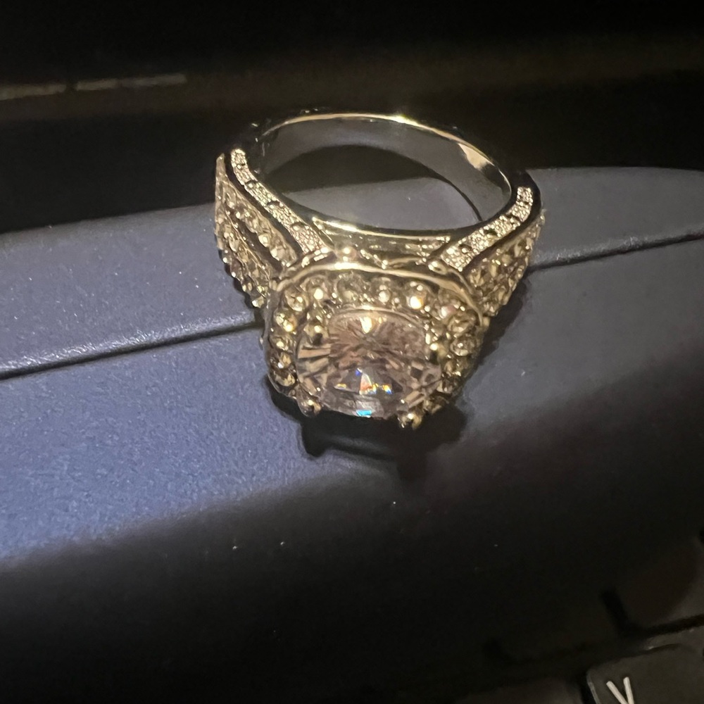 Elegant Silver Ring with Clear Gemstones
